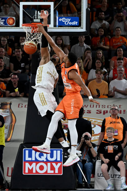 也为前锋的 也为前锋的