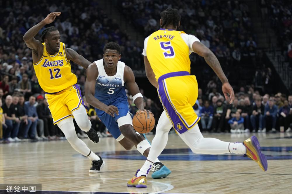 身体接触更 身体接触更