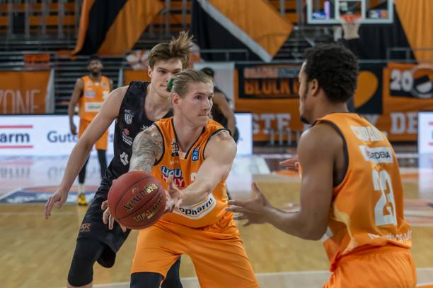 更是豪门对 更是豪门对